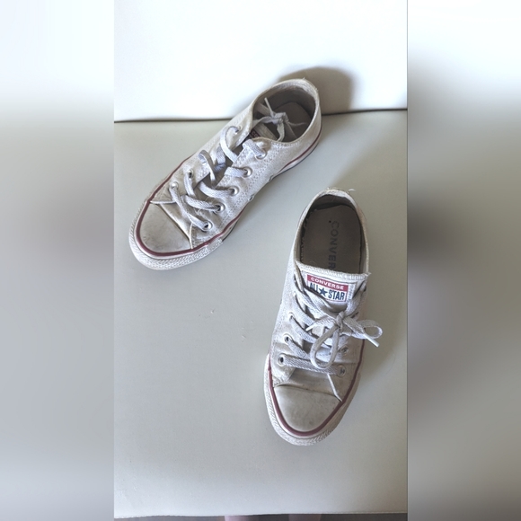 White Converse sneakers - Picture 2 of 6